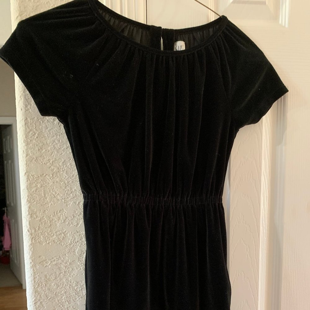 Black Velvet Dress with Cap Sleeves 6-7